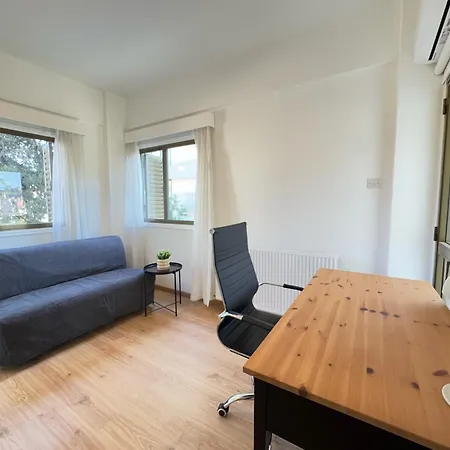 דירה Stasandrou Center