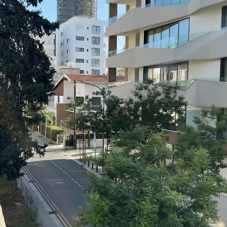 דירה Stasandrou Center