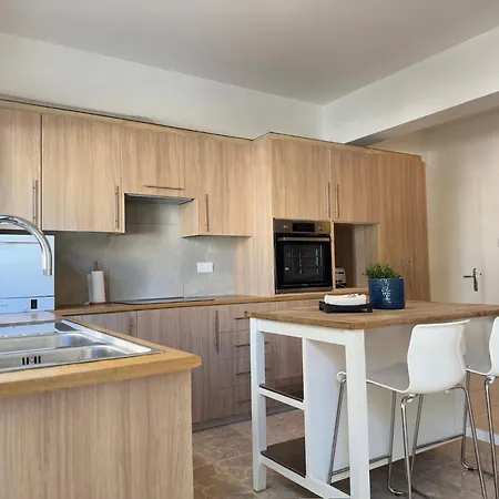 דירה Stasandrou Center