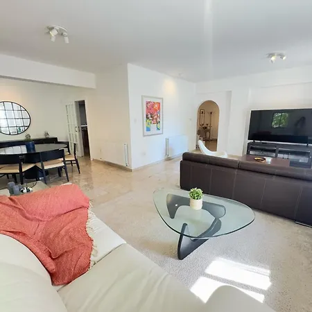 Stasandrou Center דירה